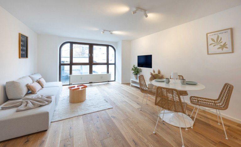 Wohnzimmer M�nchen Etagenwohnung Kernsaniert & bezugsfertig: 3 Zimmerwohnung in sehr guter Lage in Maxvorstadt,